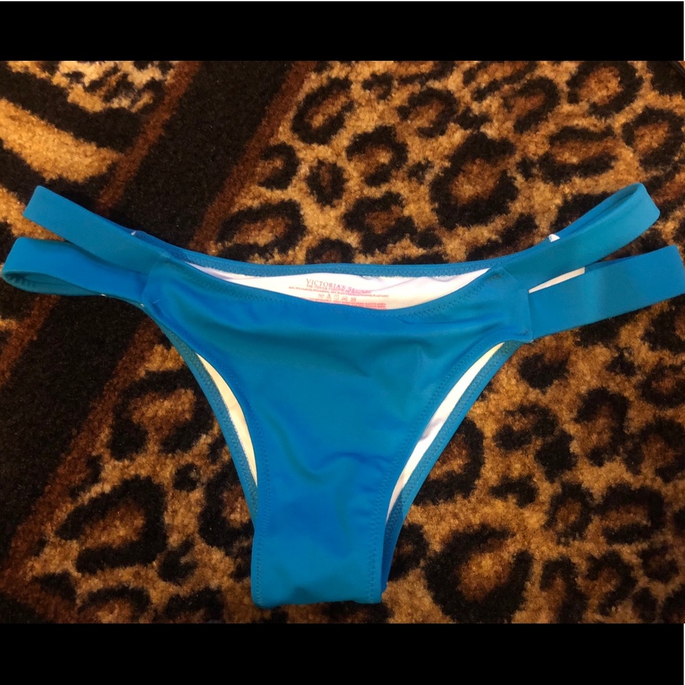 Victoria’s Secret ruched back bikini bottoms, sz m